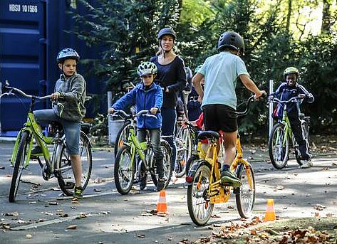 Kinder auf dem Rad